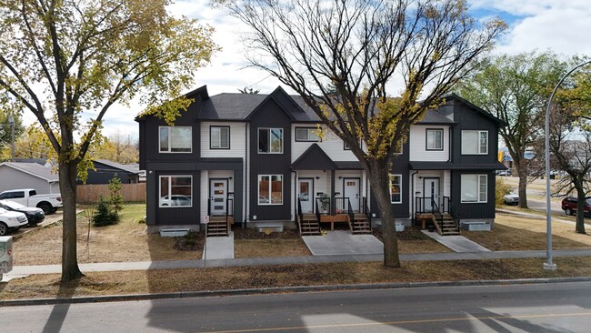 Photo du bâtiment - 10617-10122 122 Ave NW