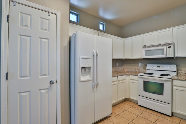 Building Photo - 2737 S Cupertino Dr