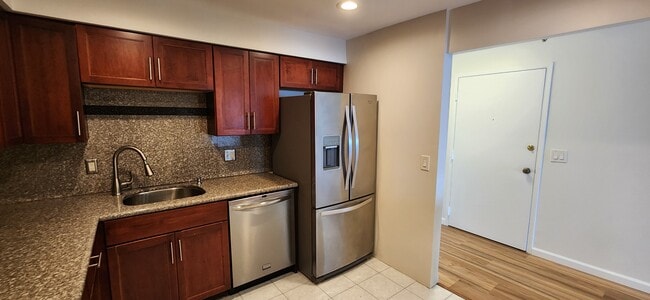 Building Photo - 382 Ocean Ave