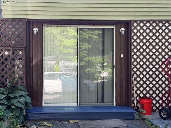 Building Photo - 24 Chestnut Ln