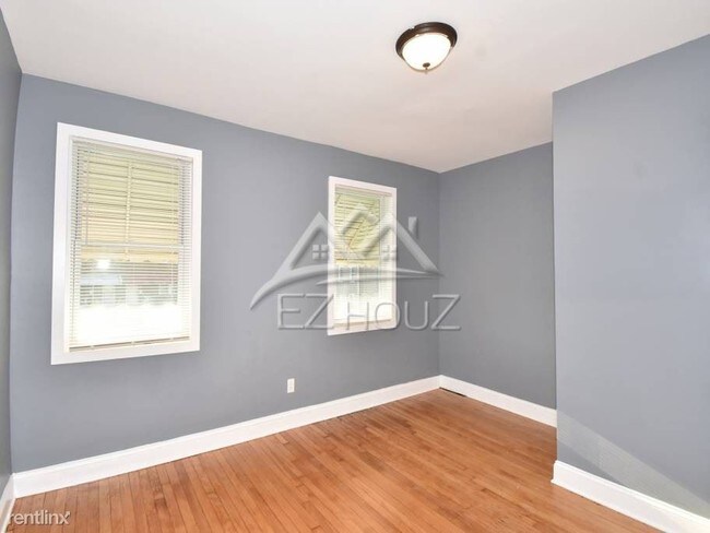 Building Photo - 2 br, 1.5 bath Apartment - 902 Whitmore Ave