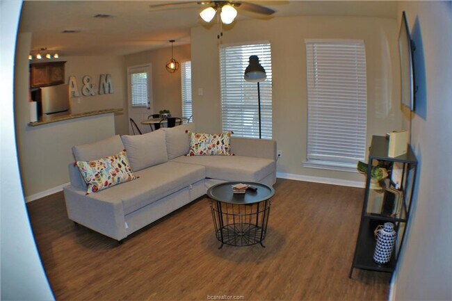 Building Photo - 1205 Oney Hervey Dr