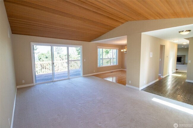 Building Photo - 4Bd/3.5Ba Bellevue Home