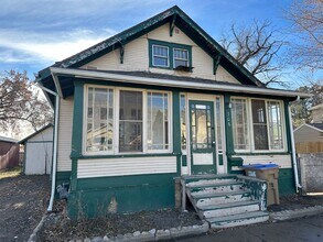 Building Photo - 706 6th Ave NE