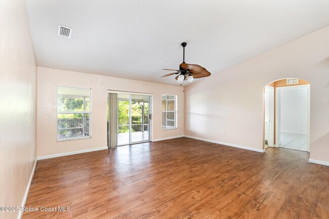 Foto del edificio - 6105 Banyan St