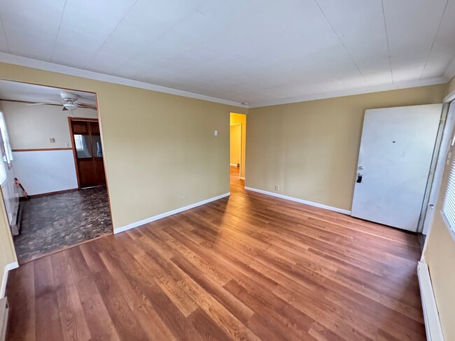 Building Photo - 3 Bed, 1 Bath in South Bend IN. ACCEPTING ...