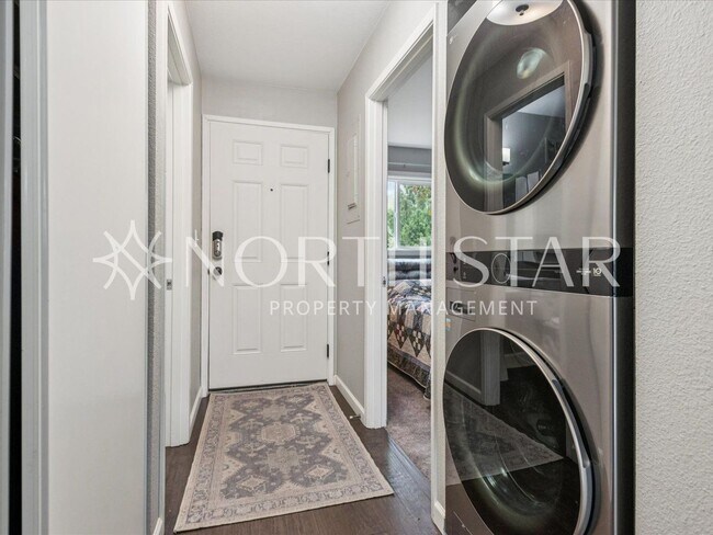 Foto del edificio - Mt. Park Condo with High Ceilings