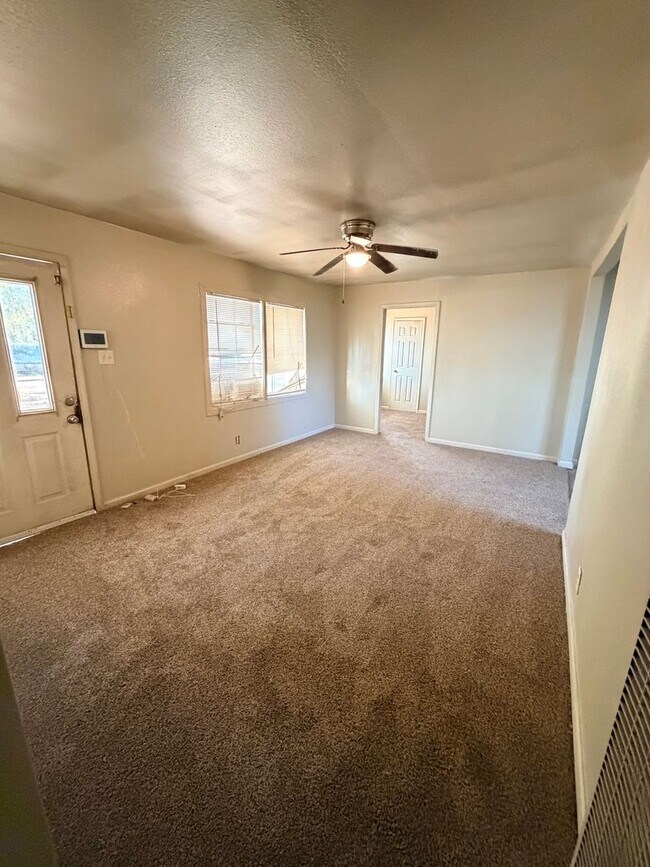 Building Photo - Updated 3 Bedroom Home in Sunset Acres