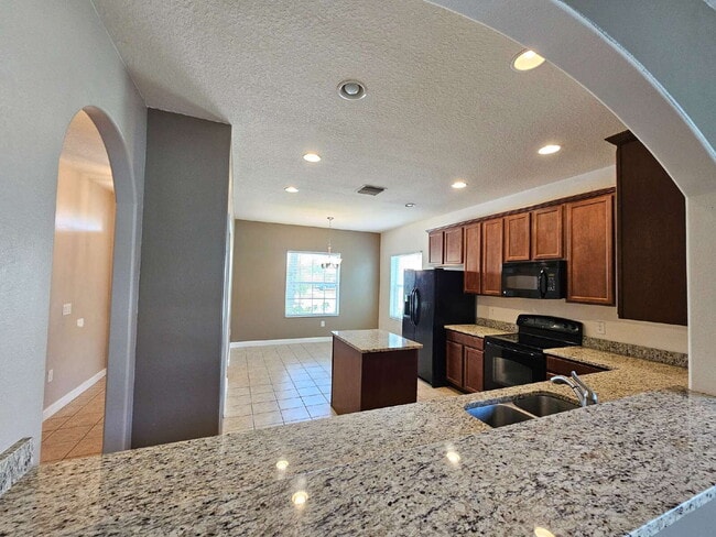 Building Photo - Spacious Phillips Landing Home w/ Walk-In ...