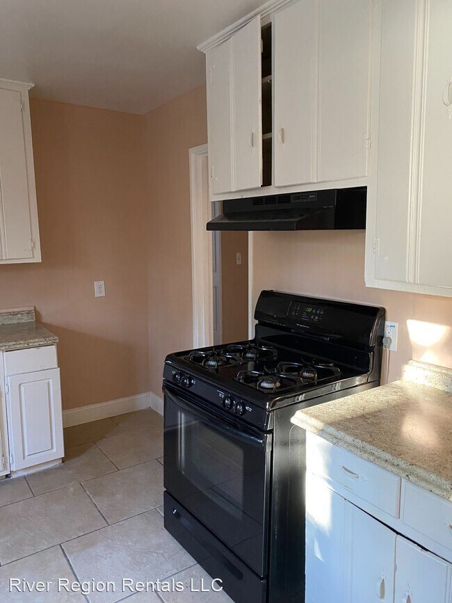 Building Photo - 3 br, 1 bath House - 1009 Grenada Dr