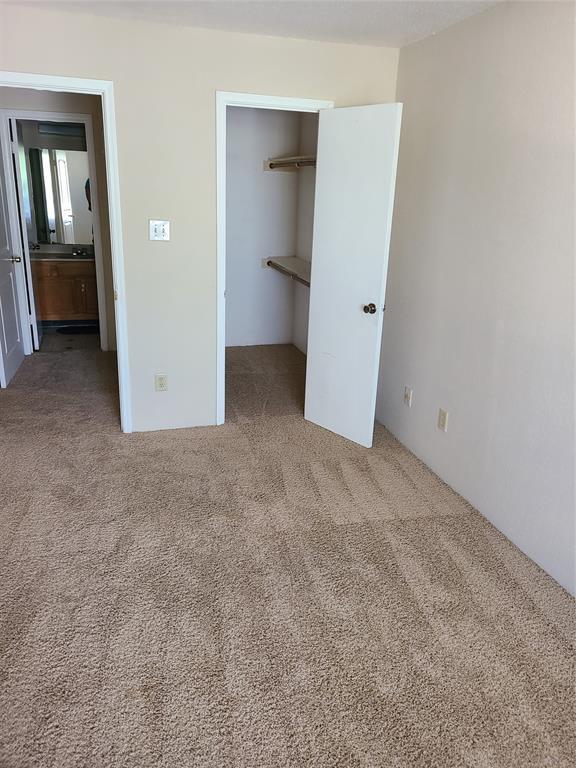 Building Photo - 9797 Leawood Blvd