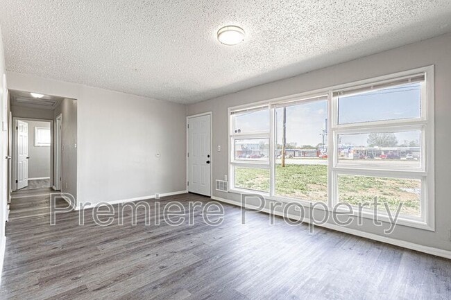 Foto del edificio - 11123 Blue Ridge Blvd