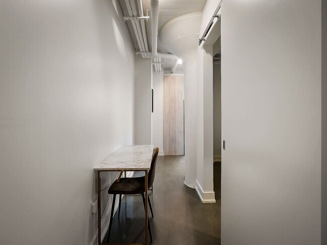 Building Photo - 608 N 3rd St