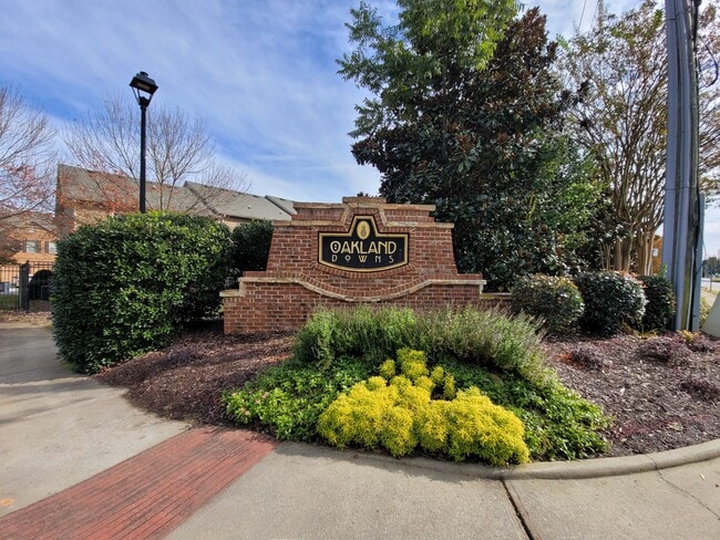 Foto del edificio - 2194 Oakland Grove Pl