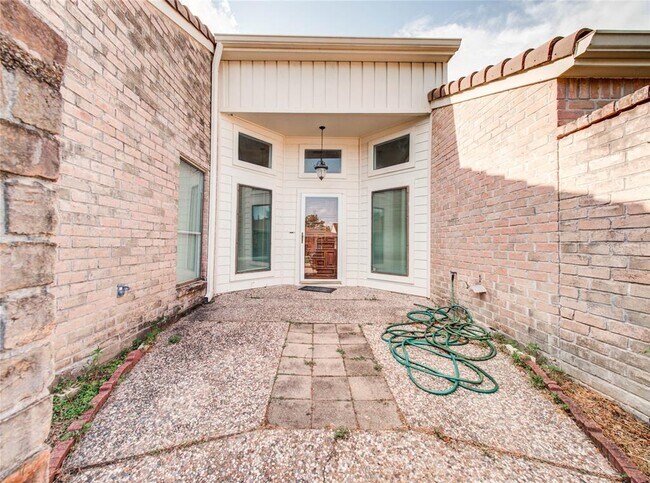 Foto del edificio - 14226 Woodnook Dr
