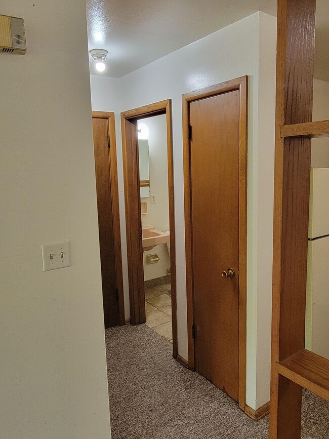 Building Photo - 1484