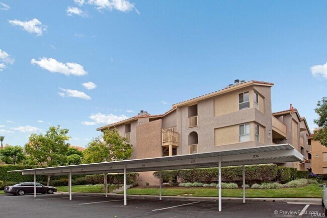 Foto del edificio - Panoramic Ocean View from this top level condo