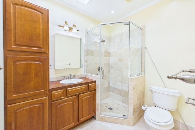 Building Photo - 924 Clayton St