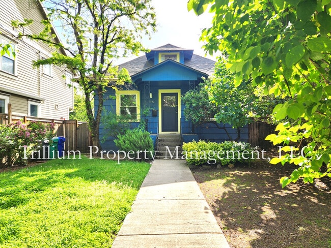 Building Photo - 4542 NE 32nd Pl