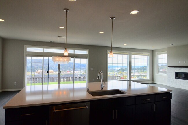 Foto del edificio - 4 Bedroom Home in Issaquah Highlands!