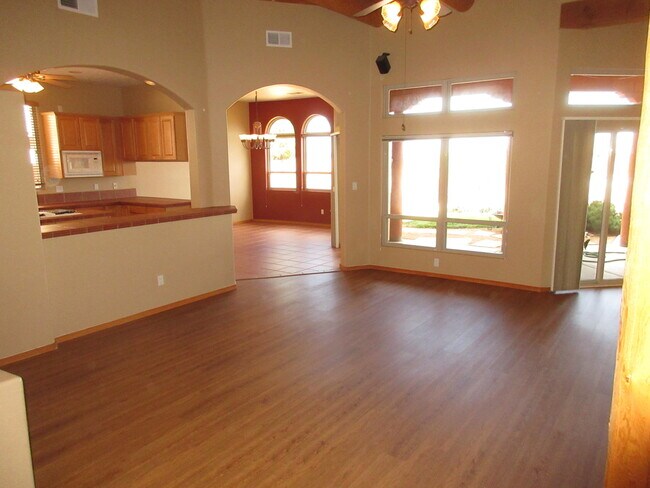 Foto del edificio - 1312 Tiffany Ln SE
