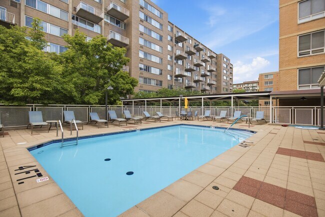 Piscina - 800 4th St SW