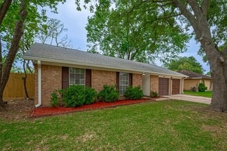 Building Photo - 1612 Sleepy Hollow Dr