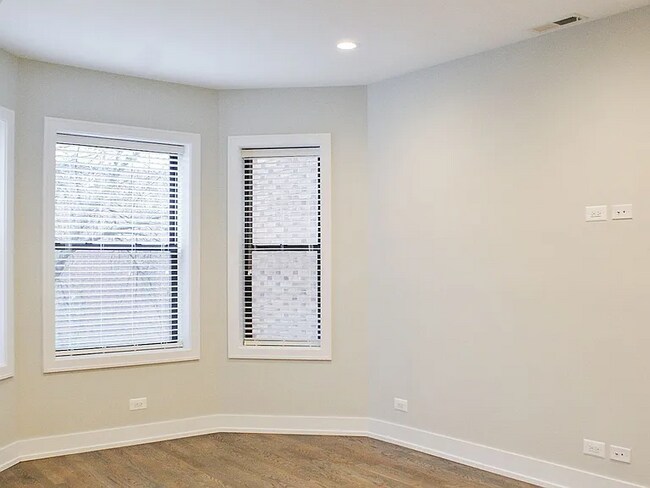 Foto del edificio - 3818 N Sheffield Ave