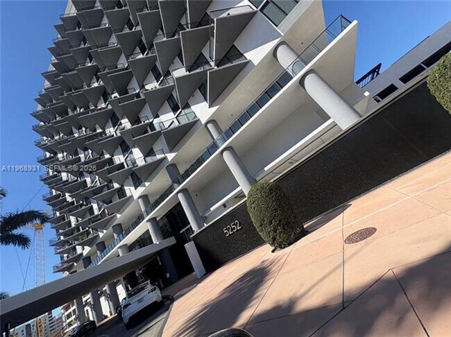 Foto del edificio - 5252 NW 85th Ave