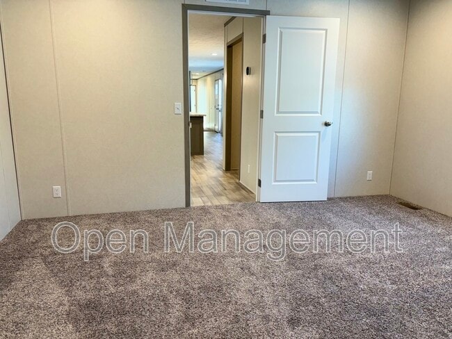 Building Photo - 825 1st Ave E