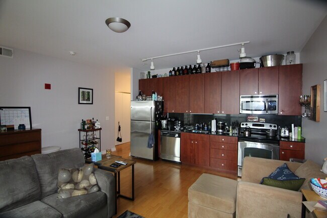 Fully Upgraded Kitchen - 565 W Quincy St