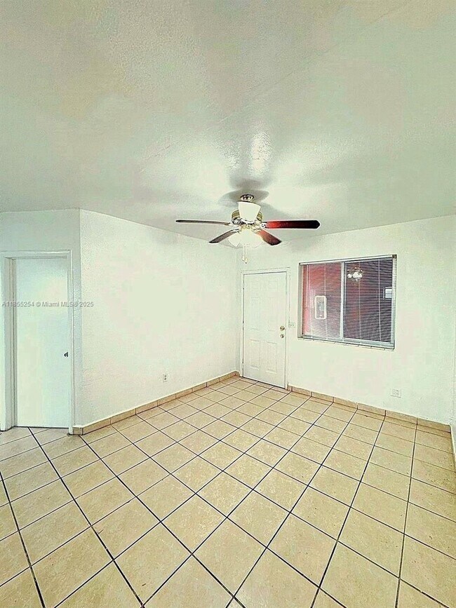 Foto del edificio - 2275 NW 23rd St