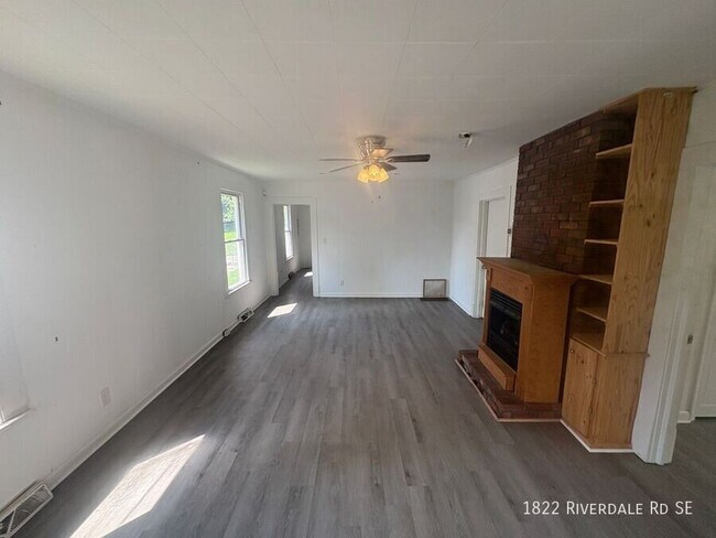 Foto del edificio - 1822 Riverdale Rd SE