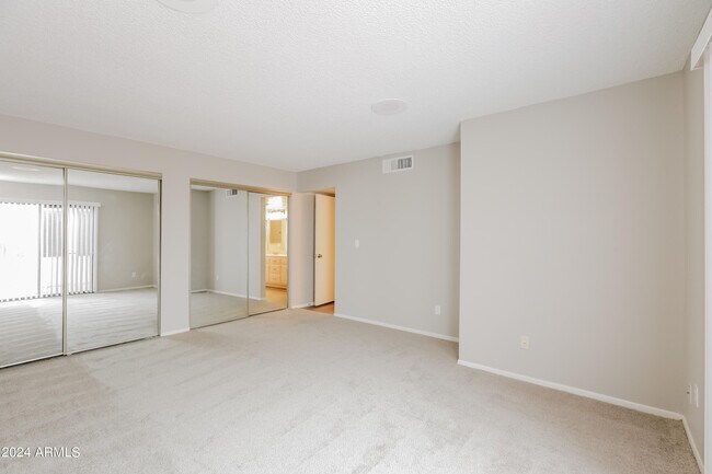 Building Photo - 5145 W Hatcher Rd