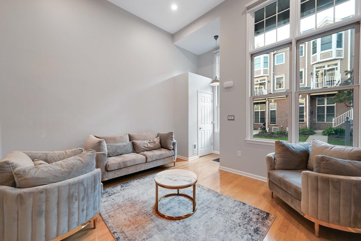 Foto principal - 319 Midland Ct
