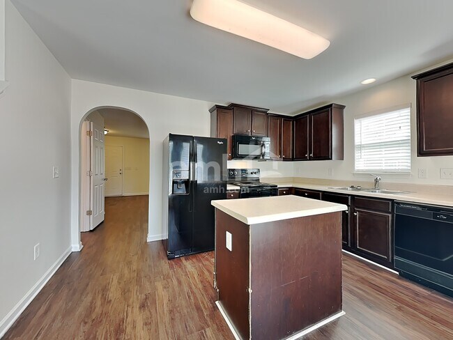 Foto del edificio - 2718 Quail Oaks Dr