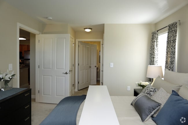 Building Photo - University Heights