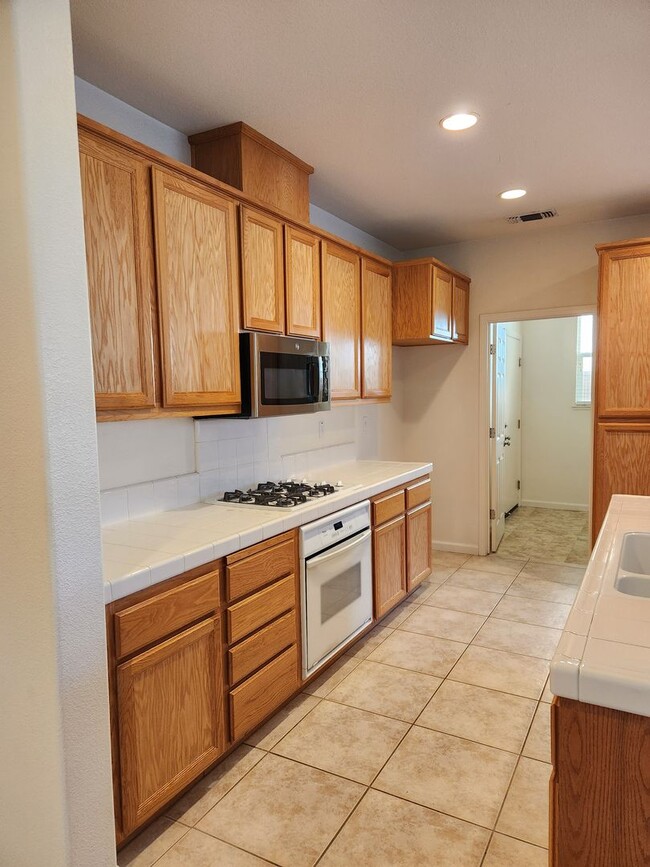 Foto del edificio - Folsom Parkway 3 Bdrm, 2 bath - Close to s...