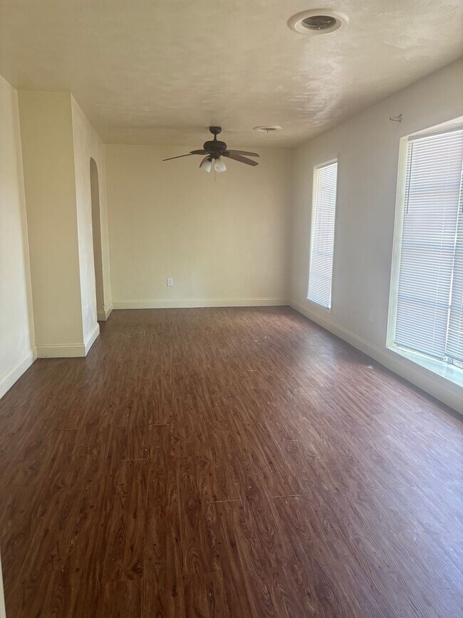 Building Photo - 951 Metairie Rd