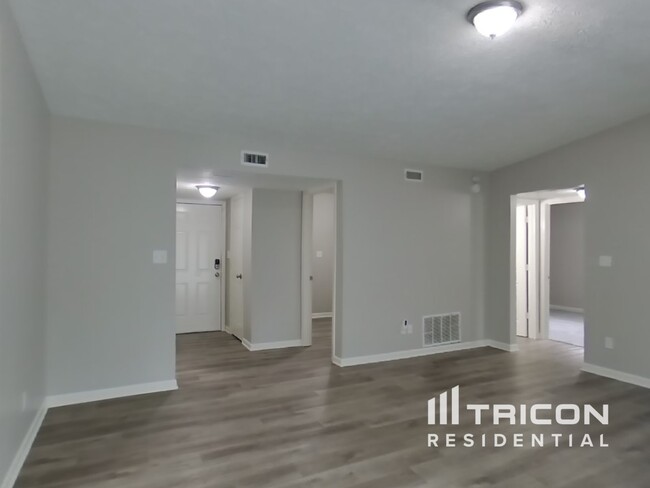 Foto del edificio - 5690 Abercromby Cir