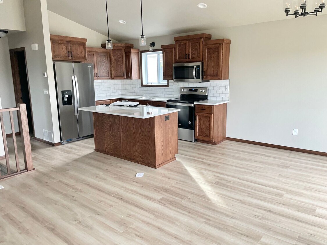 Foto principal - 3 Bedroom 2 Bath - Horace ND