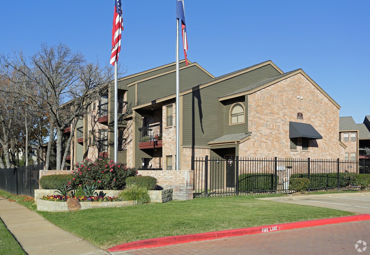 Foto principal - The Enclave at Bear Creek