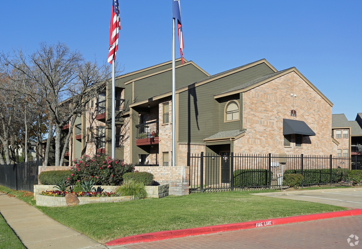 Primary Photo - The Enclave at Bear Creek