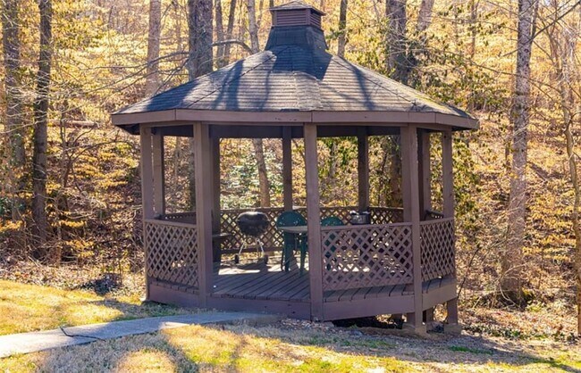 Foto del edificio - 2411 Huntingdon Chase