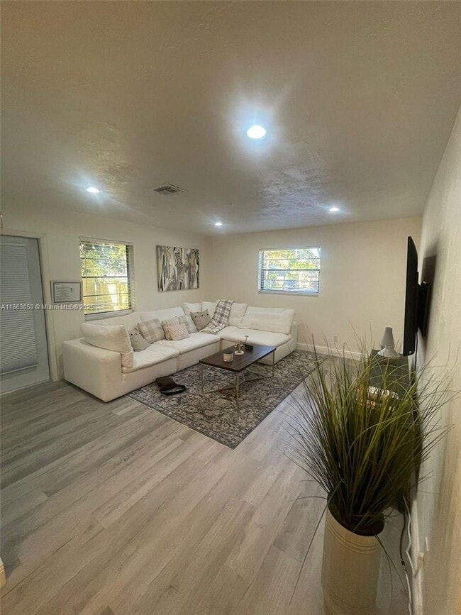 Foto del edificio - 1736 N 16th Ct