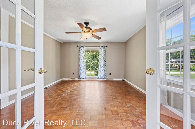 Building Photo - 4 br, 2.5 bath House - 209 Hampton Rd