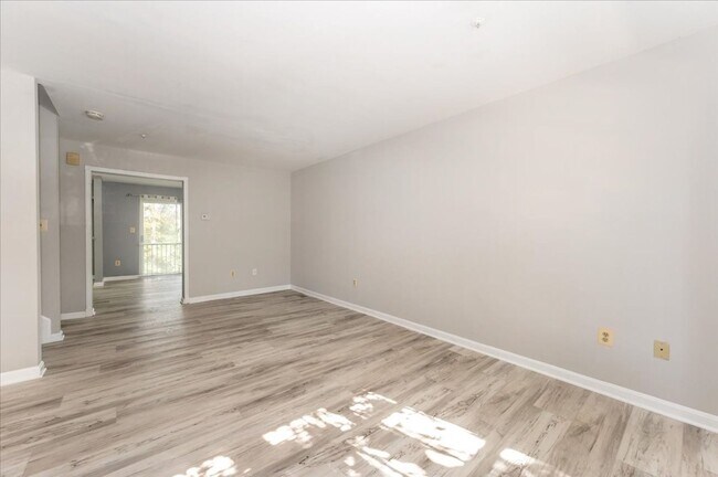 Foto del edificio - Ballenger Creek Area for Lease