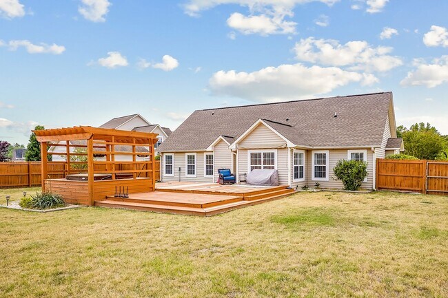 Building Photo - Charming Home with a lot to offer