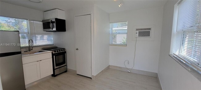 Building Photo - 26 SE 13th Terrace