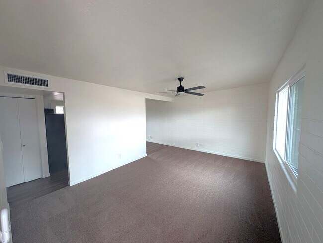 Foto del edificio - Freshly remodeled townhome two bedroom two bath beauty